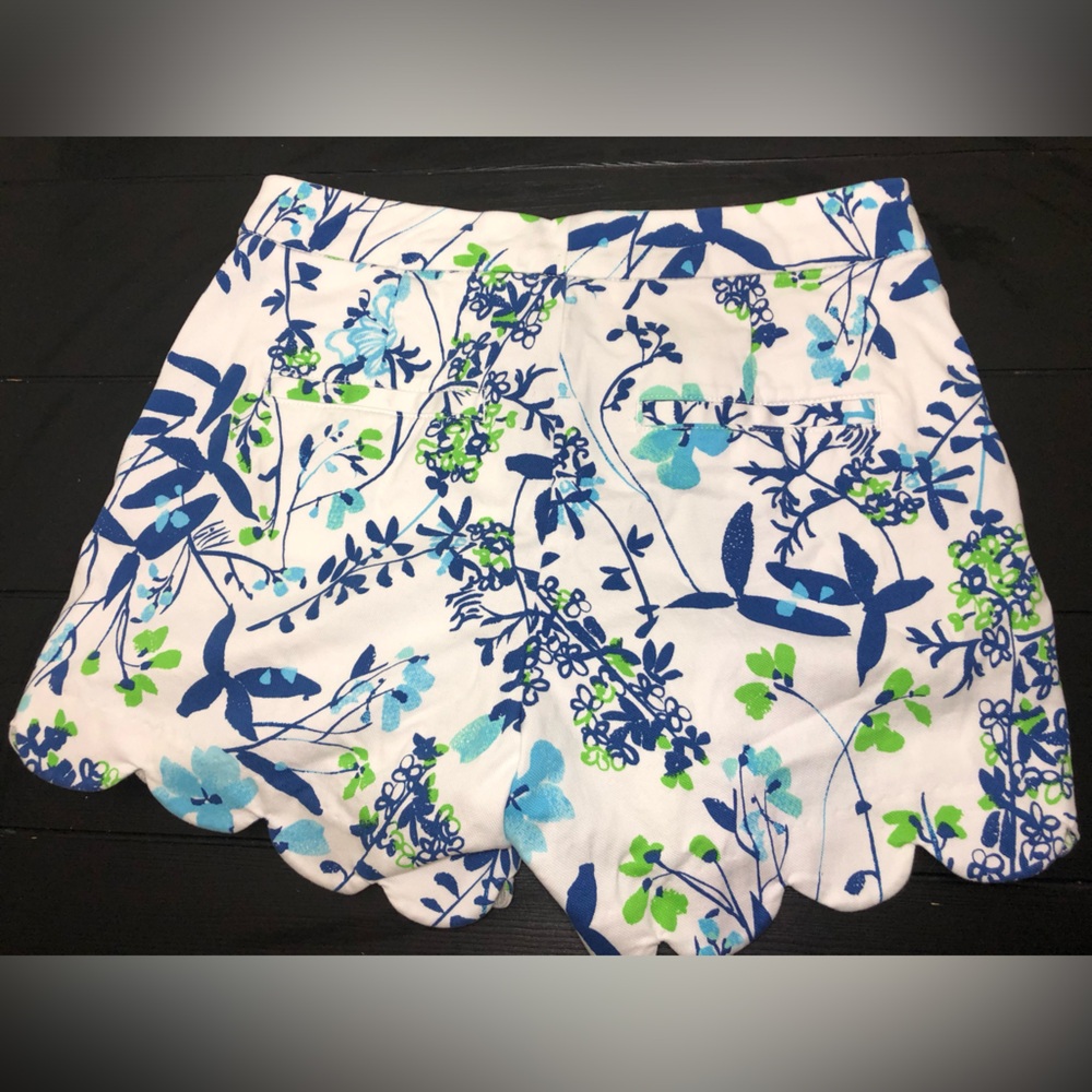 NWOT. Lilly Pulitzer White Shorts with Blue & Green Floral Scallop Hem - Picture 3 of 9